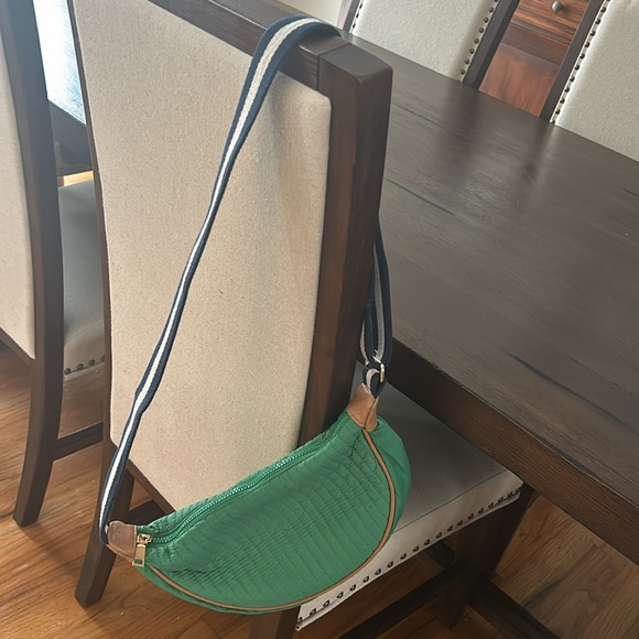 Shiraleah cross body adjustable sling bag - Picture 2 of 4